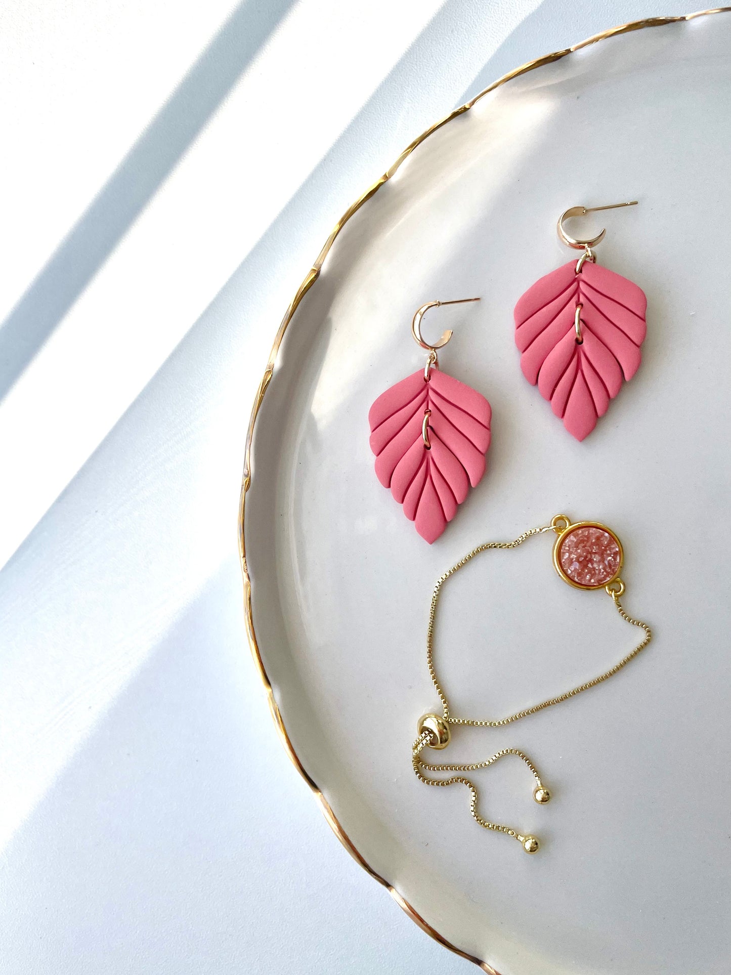 Feather dangle earrings (multiple choices)